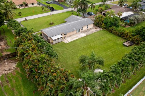 Купить виллу или дом в Хомстед, Флорида 4 спальни, 163.14м2, № 1957574 - фото 5
