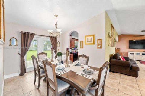 Купить виллу или дом в Хомстед, Флорида 4 спальни, 163.14м2, № 1957574 - фото 12