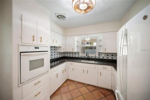 Villa ou maison à vendre à Sarasota, Floride: 3 chambres, 158.86 m2 № 2364714 - photo 8