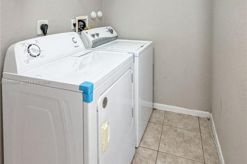 Touwnhouse à louer à Miramar, Floride: 4 chambres, 168.62 m2 № 2064360 - photo 8