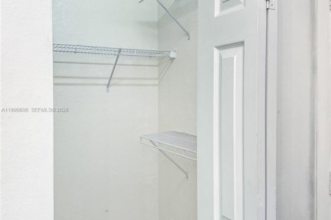Touwnhouse à louer à Miramar, Floride: 4 chambres, 168.62 m2 № 2064360 - photo 13