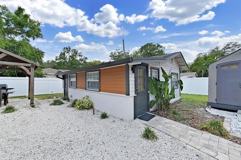 House in Tampa, Florida 5 bedrooms, 190.26 sq.m. № 2431900 - photo 23