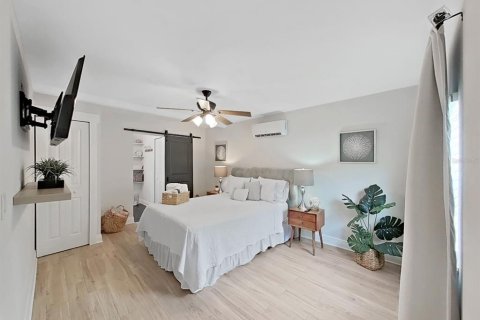 House in Tampa, Florida 5 bedrooms, 190.26 sq.m. № 2431900 - photo 26