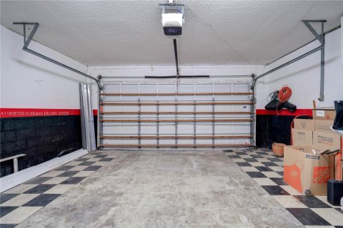 Casa en venta en Miami, Florida, 5 dormitorios, 285.58 m2 № 1739045 - foto 26