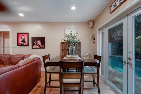 Casa en venta en Miami, Florida, 5 dormitorios, 285.58 m2 № 1739045 - foto 12