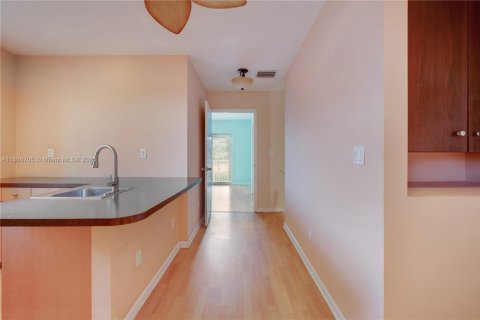 Casa en venta en Miami, Florida, 5 dormitorios, 285.58 m2 № 1739045 - foto 30
