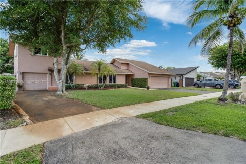 Casa en venta en Miami, Florida, 5 dormitorios, 285.58 m2 № 1739045 - foto 3