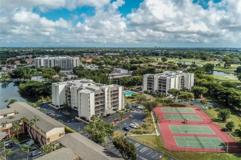 Copropriété à vendre à Miami, Floride: 2 chambres, 111.48 m2 № 1890346 - photo 1