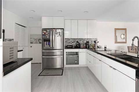 Copropriété à vendre à Miami, Floride: 2 chambres, 111.48 m2 № 1890346 - photo 9