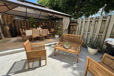 Townhouse in Homestead, Florida 3 bedrooms, 158.49 sq.m. № 1882552 - photo 12