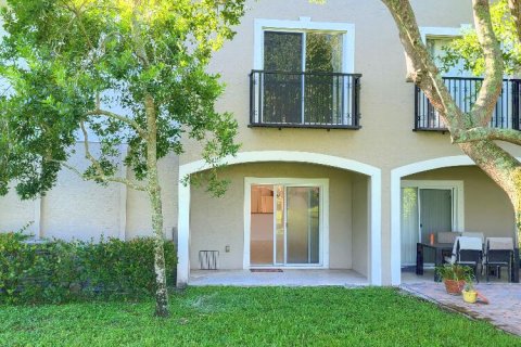 Снять в аренду таунхаус в Веллингтон, Флорида 3 спальни, 165.27м2, № 1182135 - фото 1