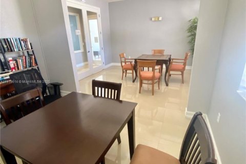 Condominio en venta en Palm Beach Gardens, Florida, 2 dormitorios, 130.34 m2 № 1974883 - foto 10