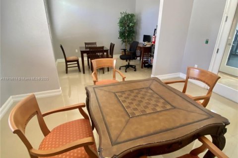 Condominio en venta en Palm Beach Gardens, Florida, 2 dormitorios, 130.34 m2 № 1974883 - foto 9