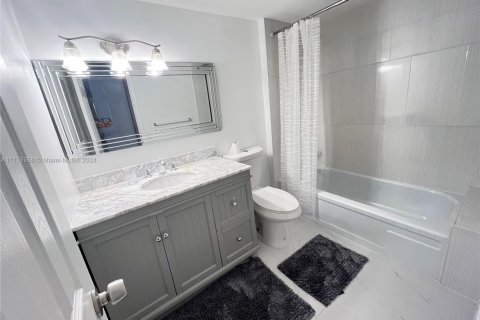 Copropriété à vendre à Hallandale Beach, Floride: 2 chambres, 111.48 m2 № 1981982 - photo 7
