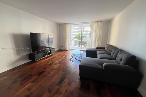 Copropriété à vendre à Hallandale Beach, Floride: 2 chambres, 111.48 m2 № 1981982 - photo 2