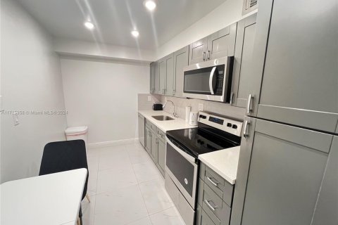 Copropriété à vendre à Hallandale Beach, Floride: 2 chambres, 111.48 m2 № 1981982 - photo 5