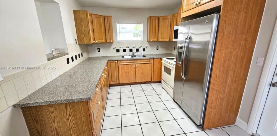 Villa ou maison à Miami, Floride 3 chambres, 103.4 m2 № 1969518