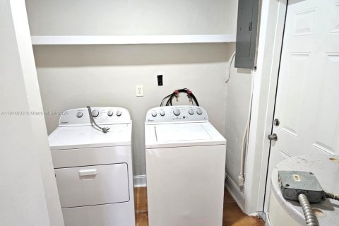 Villa ou maison à louer à Miami, Floride: 3 chambres, 103.4 m2 № 1969518 - photo 2