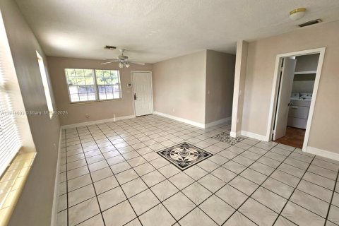 Villa ou maison à louer à Miami, Floride: 3 chambres, 103.4 m2 № 1969518 - photo 3