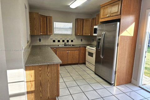 Villa ou maison à louer à Miami, Floride: 3 chambres, 103.4 m2 № 1969518 - photo 22