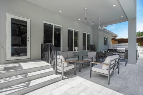 Casa en venta en Surfside, Florida, 5 dormitorios, 291.81 m2 № 1963722 - foto 26