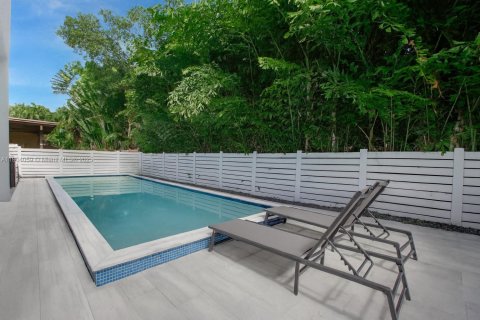 Casa en venta en Surfside, Florida, 5 dormitorios, 291.81 m2 № 1963722 - foto 23