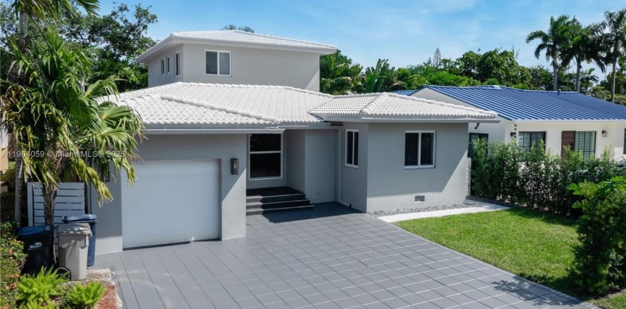 Casa en Surfside, Florida 5 dormitorios, 291.81 m2 № 1963722