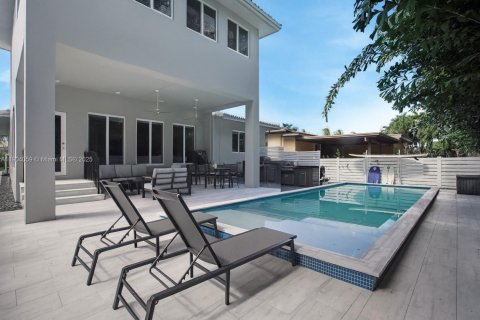 Casa en venta en Surfside, Florida, 5 dormitorios, 291.81 m2 № 1963722 - foto 24