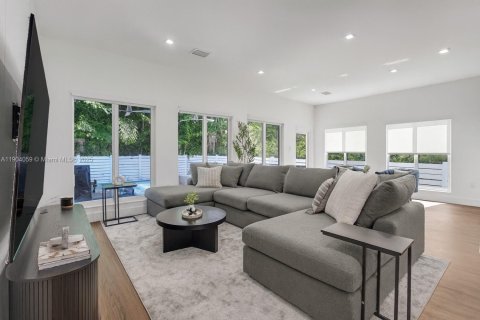 Casa en venta en Surfside, Florida, 5 dormitorios, 291.81 m2 № 1963722 - foto 18