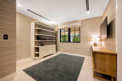 House in Coral Gables, Florida 6 bedrooms, 406.63 sq.m. № 1811733 - photo 27