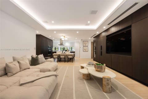 House in Coral Gables, Florida 6 bedrooms, 406.63 sq.m. № 1811733 - photo 14