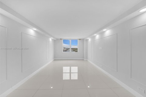 Купить кондоминиум в Санни-Айлс-Бич, Флорида 2 спальни, 172.43м2, № 2062510 - фото 27