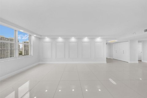 Купить кондоминиум в Санни-Айлс-Бич, Флорида 2 спальни, 172.43м2, № 2062510 - фото 9