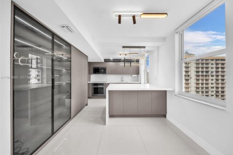 Купить кондоминиум в Санни-Айлс-Бич, Флорида 2 спальни, 172.43м2, № 2062510 - фото 2