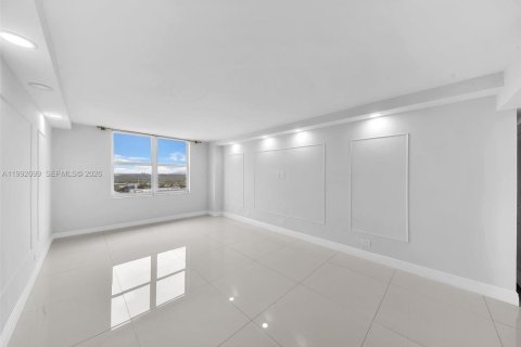 Купить кондоминиум в Санни-Айлс-Бич, Флорида 2 спальни, 172.43м2, № 2062510 - фото 25