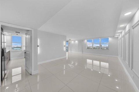 Купить кондоминиум в Санни-Айлс-Бич, Флорида 2 спальни, 172.43м2, № 2062510 - фото 10