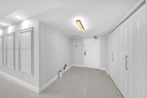 Купить кондоминиум в Санни-Айлс-Бич, Флорида 2 спальни, 172.43м2, № 2062510 - фото 15