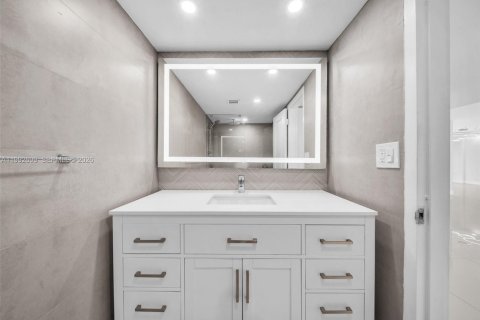 Купить кондоминиум в Санни-Айлс-Бич, Флорида 2 спальни, 172.43м2, № 2062510 - фото 22