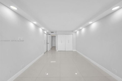 Купить кондоминиум в Санни-Айлс-Бич, Флорида 2 спальни, 172.43м2, № 2062510 - фото 17