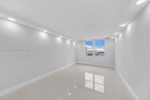 Купить кондоминиум в Санни-Айлс-Бич, Флорида 2 спальни, 172.43м2, № 2062510 - фото 16