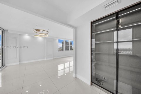 Купить кондоминиум в Санни-Айлс-Бич, Флорида 2 спальни, 172.43м2, № 2062510 - фото 8