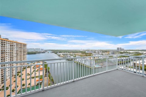 Купить кондоминиум в Санни-Айлс-Бич, Флорида 2 спальни, 172.43м2, № 2062510 - фото 28