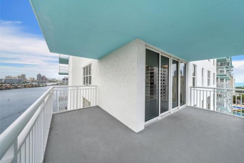 Купить кондоминиум в Санни-Айлс-Бич, Флорида 2 спальни, 172.43м2, № 2062510 - фото 29
