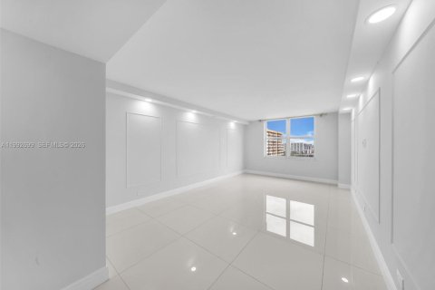 Купить кондоминиум в Санни-Айлс-Бич, Флорида 2 спальни, 172.43м2, № 2062510 - фото 24