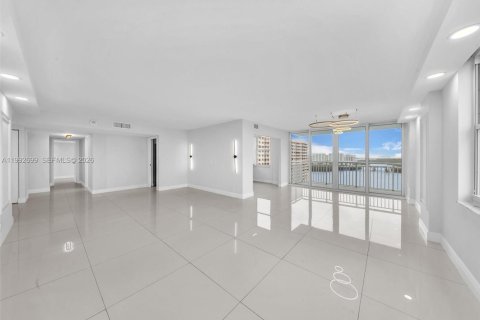 Купить кондоминиум в Санни-Айлс-Бич, Флорида 2 спальни, 172.43м2, № 2062510 - фото 13