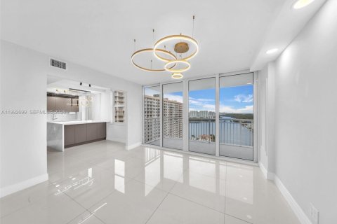 Купить кондоминиум в Санни-Айлс-Бич, Флорида 2 спальни, 172.43м2, № 2062510 - фото 12