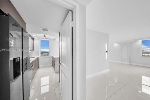 Купить кондоминиум в Санни-Айлс-Бич, Флорида 2 спальни, 172.43м2, № 2062510 - фото 7