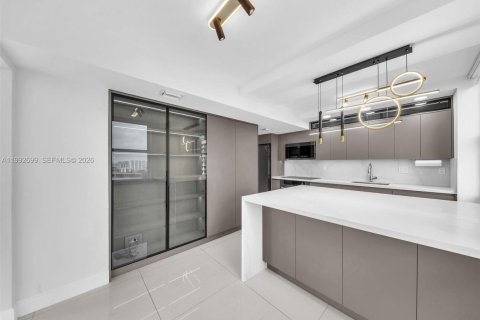 Купить кондоминиум в Санни-Айлс-Бич, Флорида 2 спальни, 172.43м2, № 2062510 - фото 5