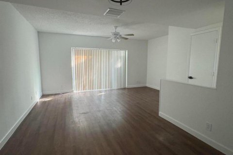 Touwnhouse à louer à Boca Raton, Floride: 2 chambres, 92.9 m2 № 2439188 - photo 2