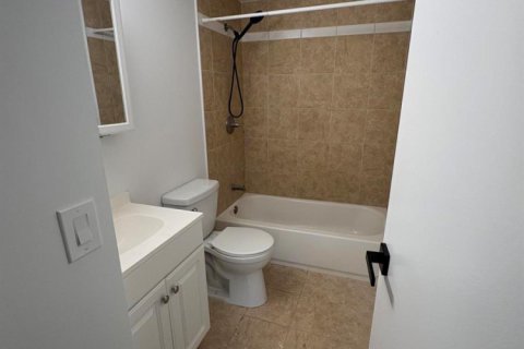Touwnhouse à louer à Boca Raton, Floride: 2 chambres, 92.9 m2 № 2439188 - photo 7